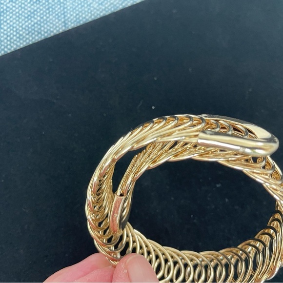 Elegant Gold-Tone Spiral Bracelet - Picture 3 of 3